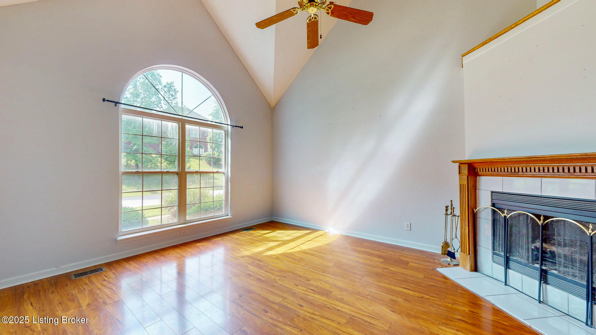 512 Valley College Dr, Louisville, Kentucky image 6
