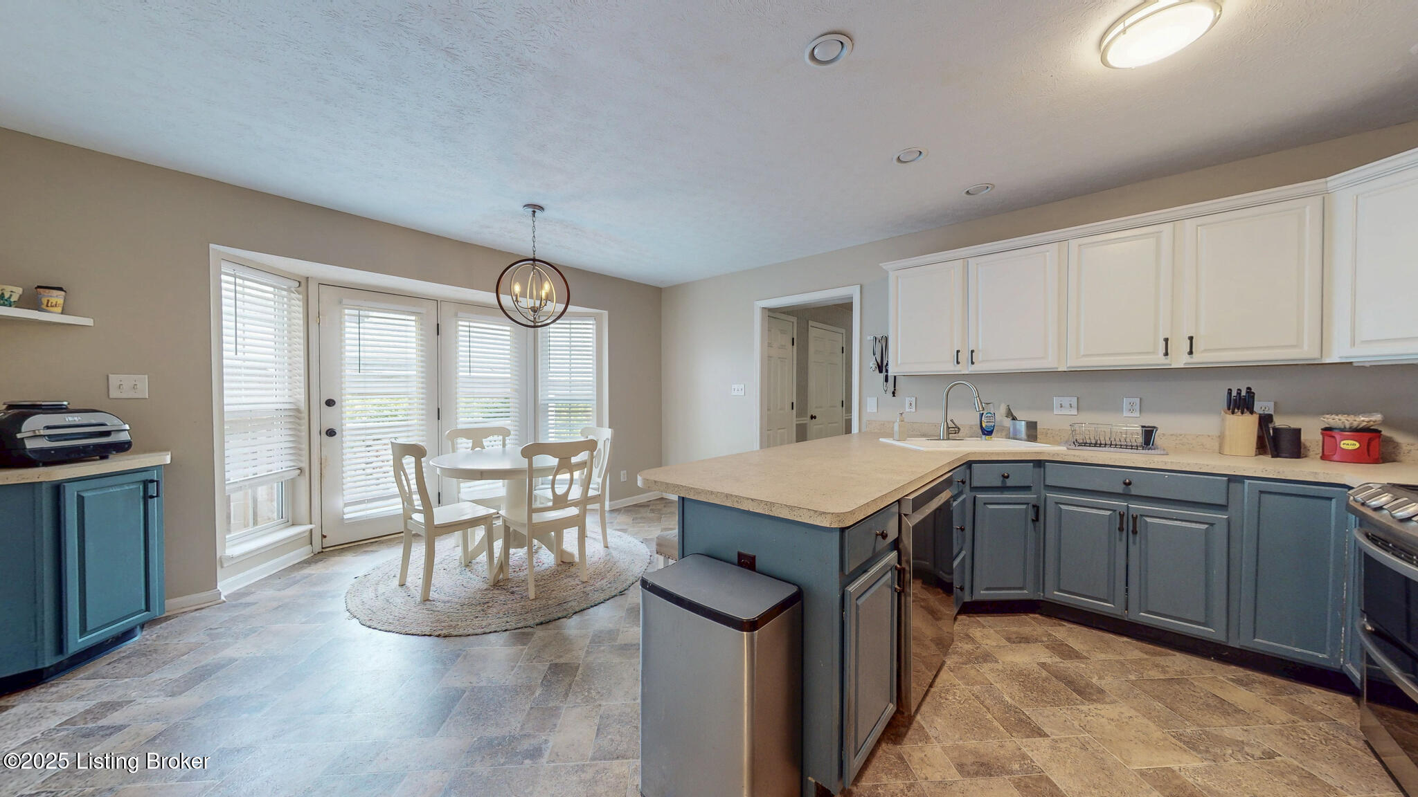 512 Valley College Dr, Louisville, Kentucky image 7