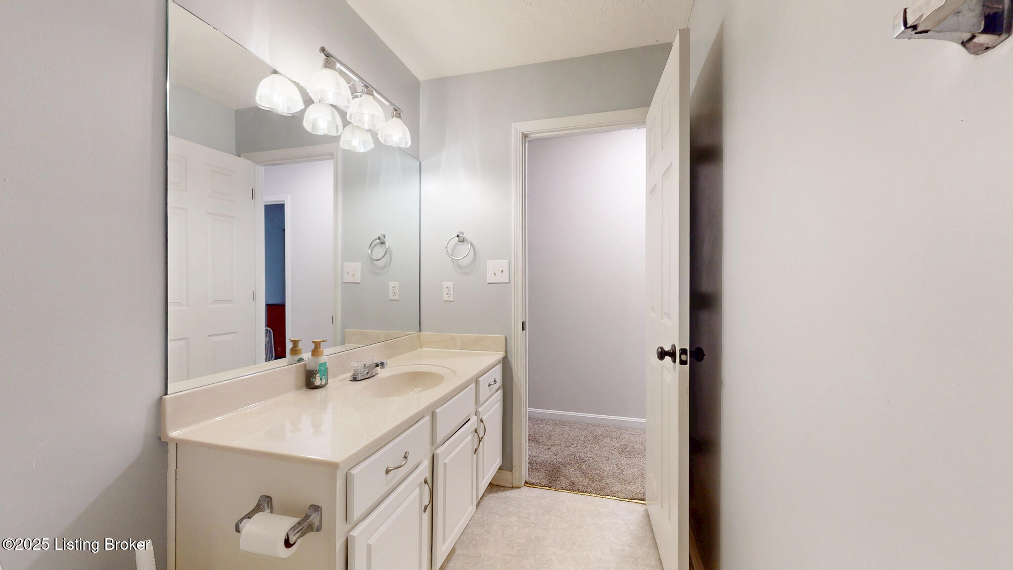 512 Valley College Dr, Louisville, Kentucky image 31