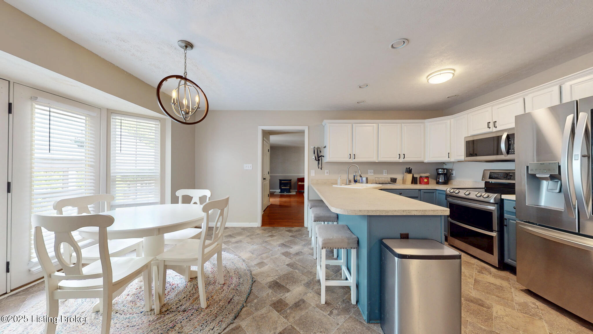 512 Valley College Dr, Louisville, Kentucky image 9