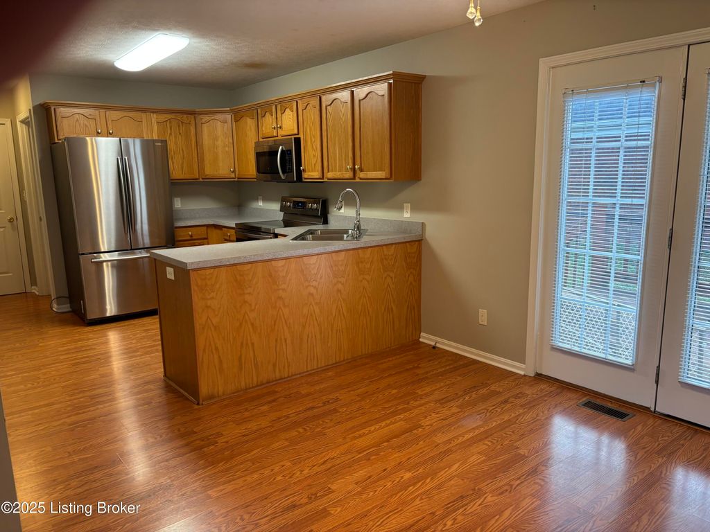 Photo of 6330 Winding Stream Dr, Louisville, KY 40272 (MLS # 1711514)