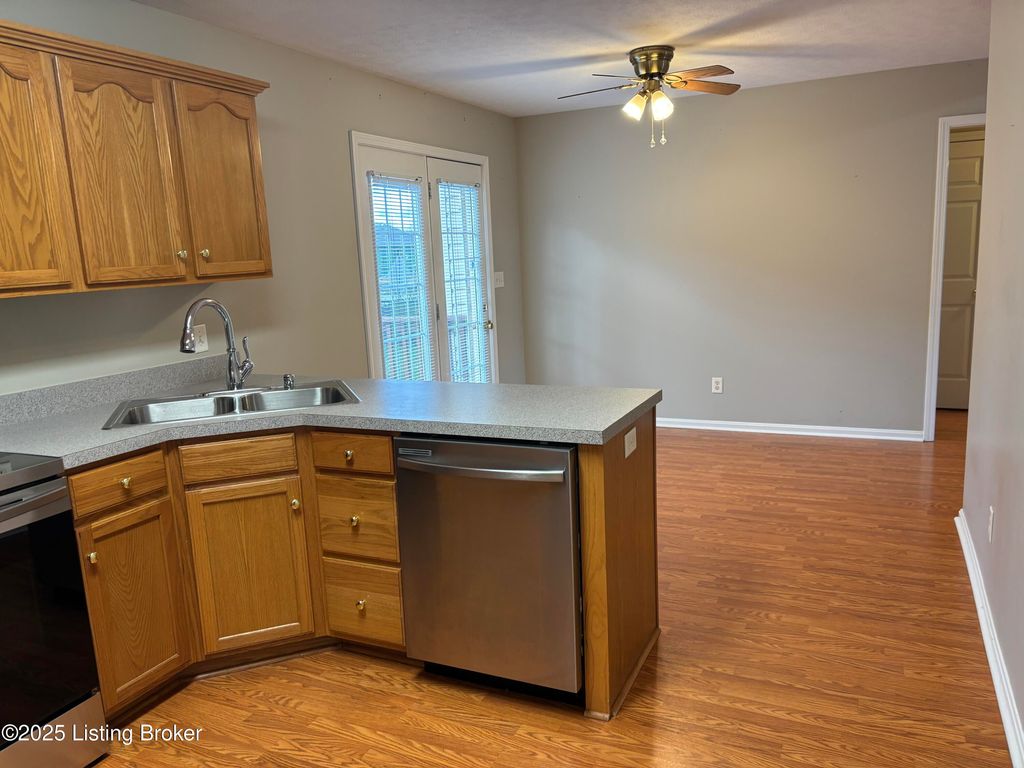 Photo of 6330 Winding Stream Dr, Louisville, KY 40272 (MLS # 1711514)