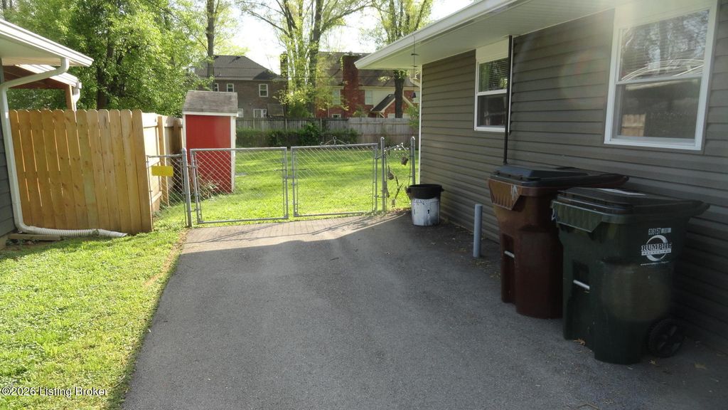 Photo of 1406 Mill Race Rd, Louisville, KY 40242 (MLS # 1711942)