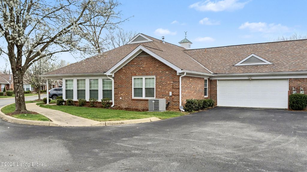 Photo of 10545 Eagle Pines Ln, Louisville, KY 40223 (MLS # 1712324)