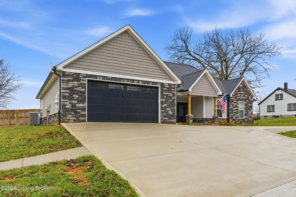 Photo of 816 Otter Creek Rd, Vine Grove, KY 40175 (MLS # 1715177)