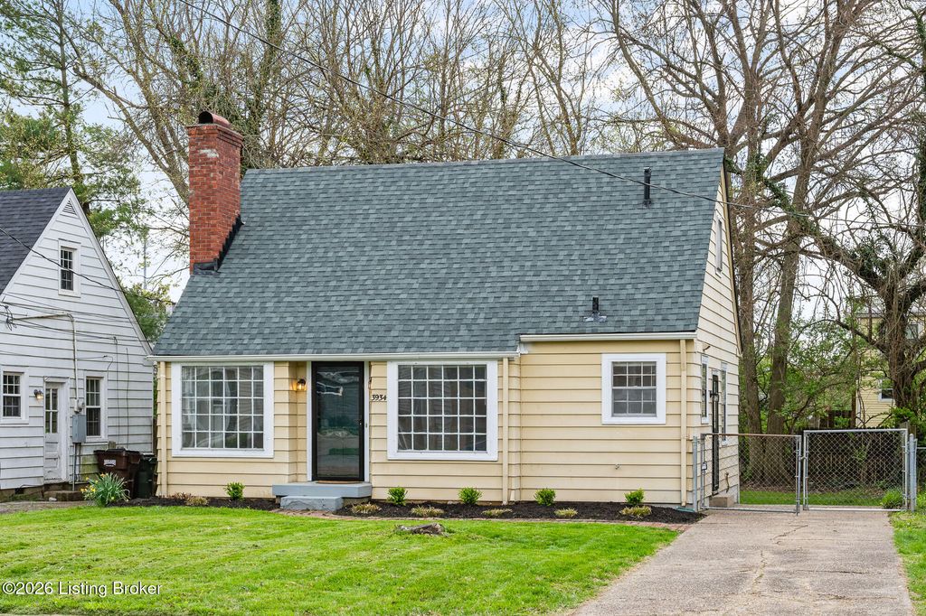 Photo of 3934 Kennison Ave, Louisville, KY 40207 (MLS # 1713101)