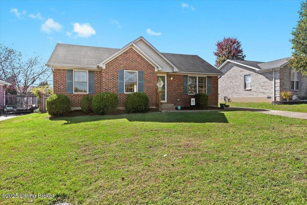 Photo of 290 E Aulbern Dr, Mt Washington, KY 40047 (MLS # 1701839)
