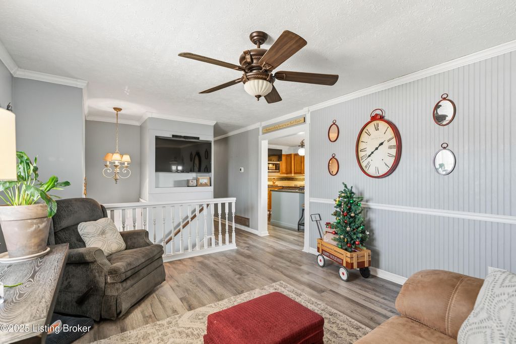 Photo of 660 Blossom Rd, Louisville, KY 40229 (MLS # 1705053)