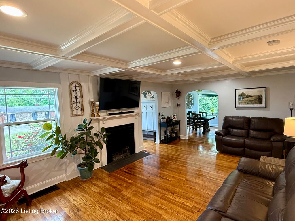 Photo of 108 Goodloe Ave, Bloomfield, KY 40008 (MLS # 1715584)