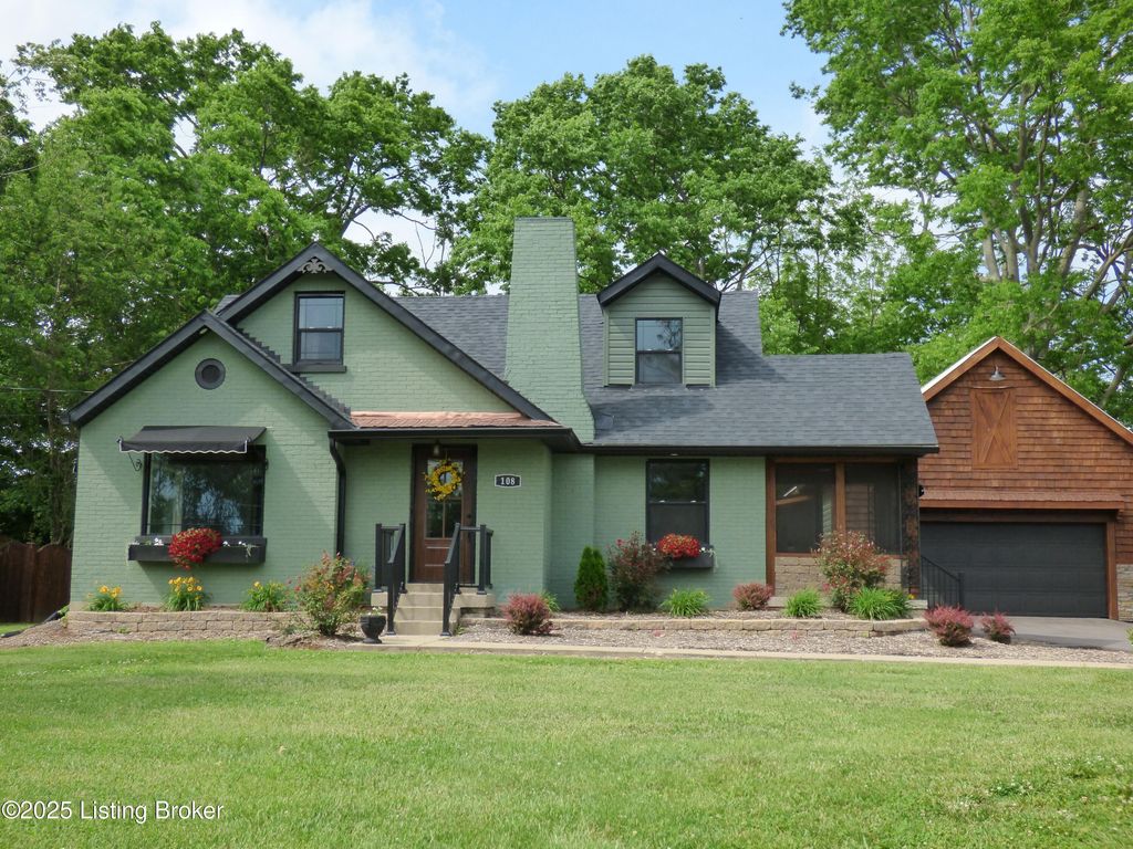 Photo of 108 Goodloe Ave, Bloomfield, KY 40008 (MLS # 1715584)