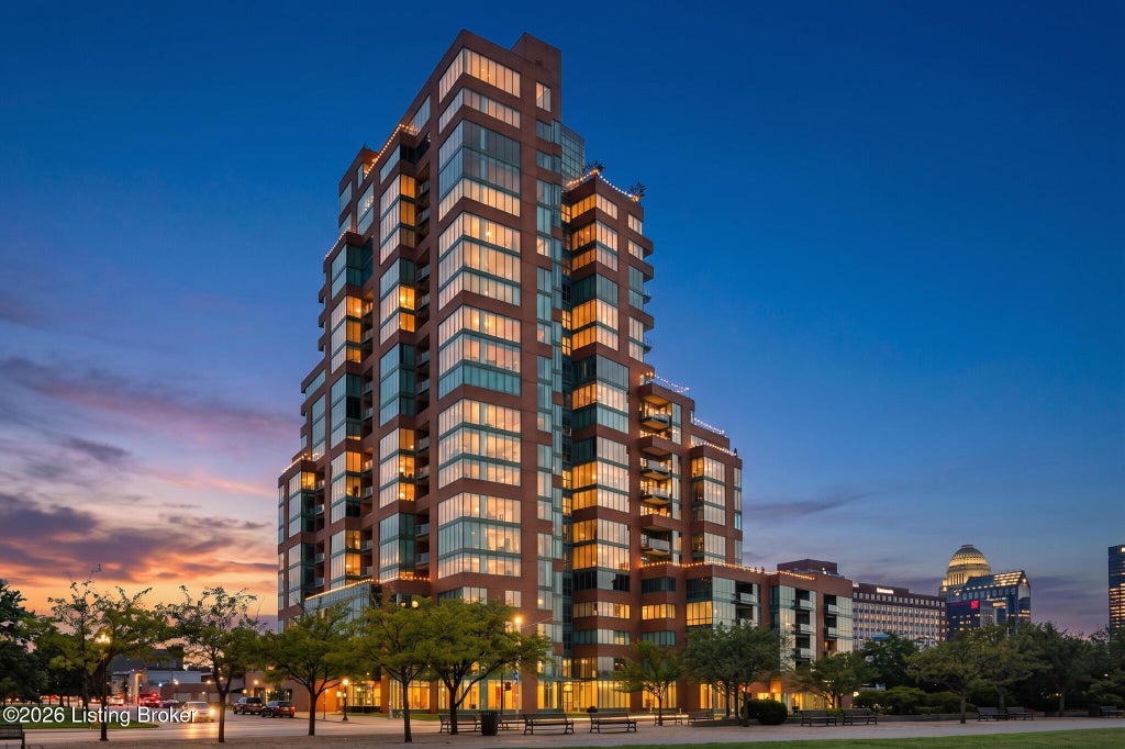 Photo of 222 E Witherspoon St #806, Louisville, KY 40202 (MLS # 1728982)
