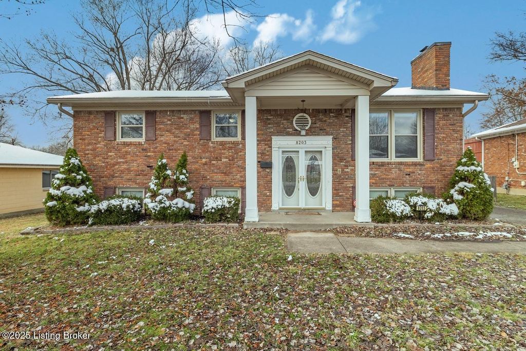 Photo of 8203 Siesta Way, Louisville, KY 40219 (MLS # 1705311)