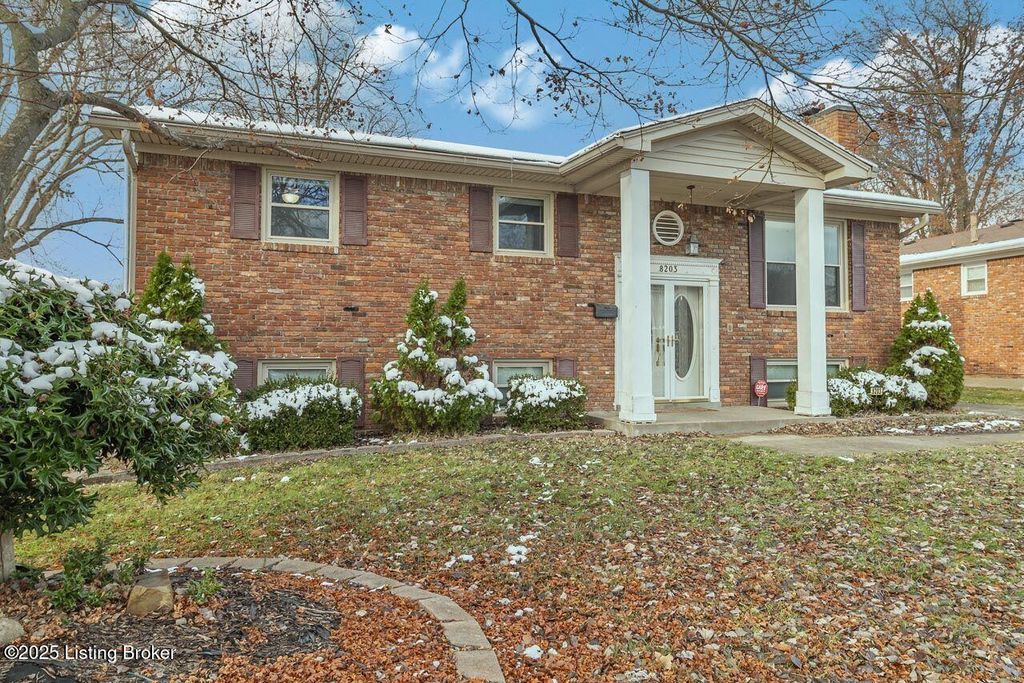 Photo of 8203 Siesta Way, Louisville, KY 40219 (MLS # 1705311)