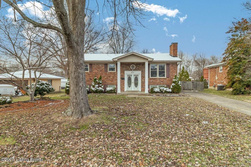 Photo of 8203 Siesta Way, Louisville, KY 40219 (MLS # 1705311)