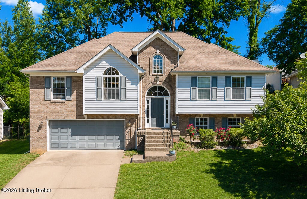 Photo of 9411 Alex Ct, Jeffersontown, KY 40299 (MLS # 1727394)
