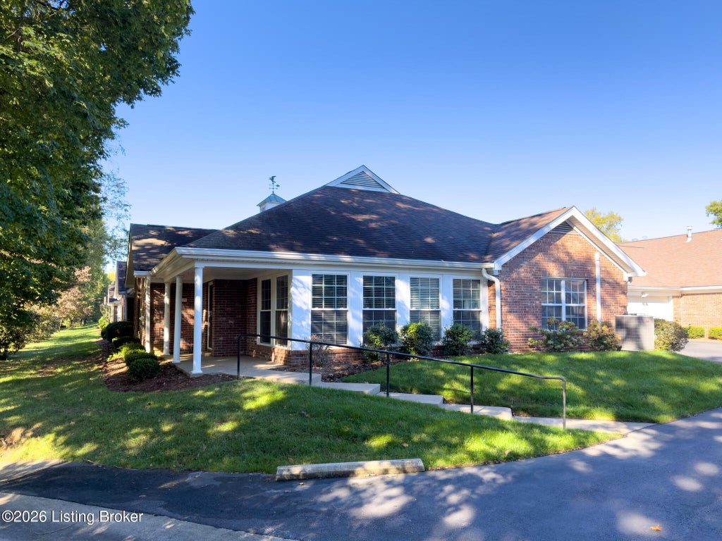 Photo of 10536 Eagle Pines Ln, Louisville, KY 40223 (MLS # 1731469)