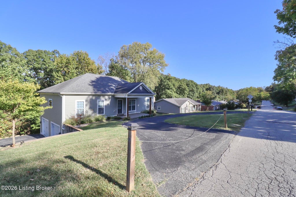 Photo of 2718 Windsor Forest Dr, Louisville, KY 40272 (MLS # 1731463)