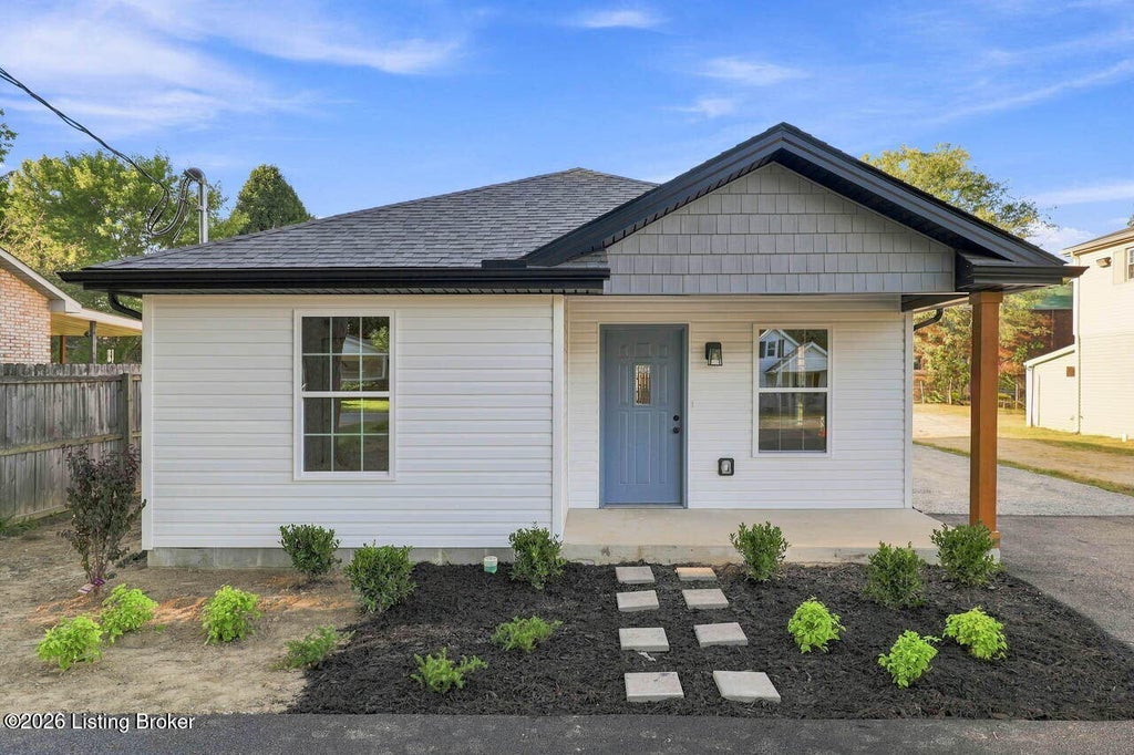 Photo of 2205 Parkwood Rd, Louisville, KY 40214 (MLS # 1728078)