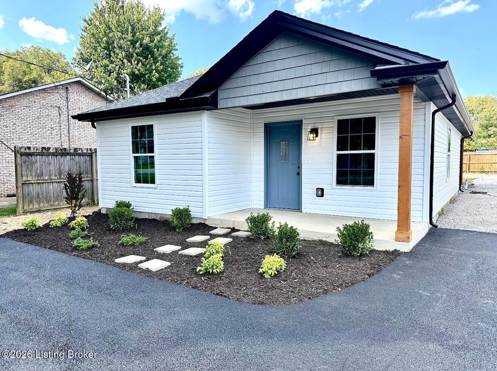 Photo of 2205 Parkwood Rd, Louisville, KY 40214 (MLS # 1728078)