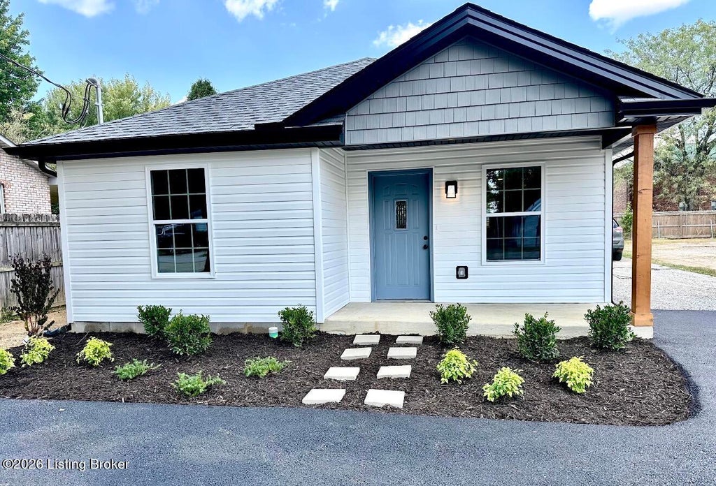 Photo of 2205 Parkwood Rd, Louisville, KY 40214 (MLS # 1728078)