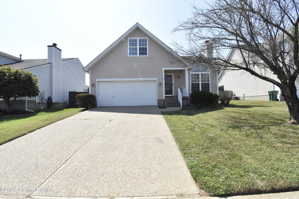 Photo of 8010 Village Point Dr, Louisville, KY 40291 (MLS # 1730792)