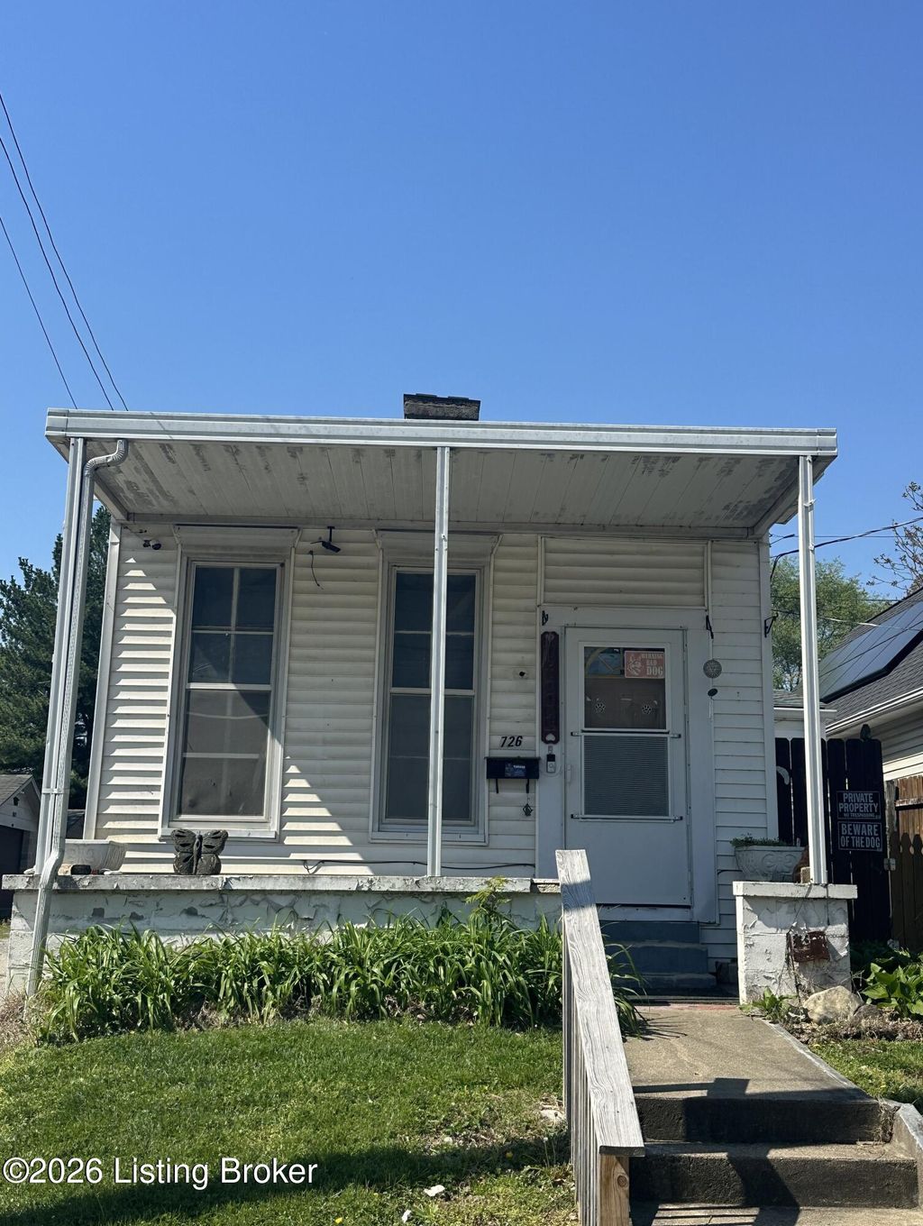 Photo of 726 Vine St, Louisville, KY 40204 (MLS # 1714079)
