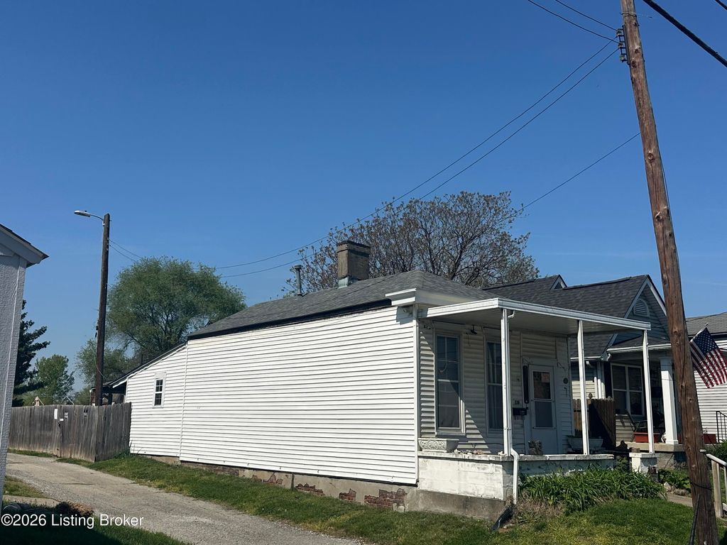 Photo of 726 Vine St, Louisville, KY 40204 (MLS # 1714079)