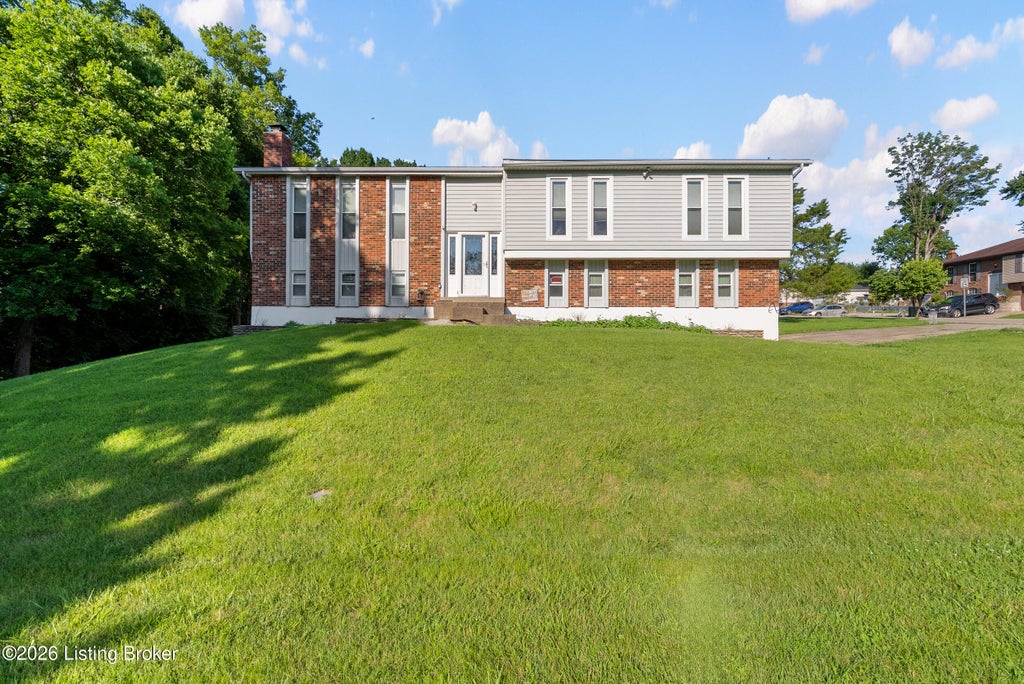 Photo of 6311 May Pen Rd, Louisville, KY 40228 (MLS # 1724149)
