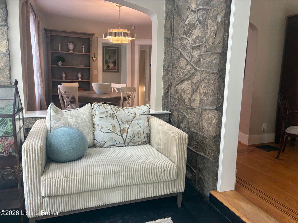 Photo of 419 Wendover Ave, Louisville, KY 40207 (MLS # 1723191)