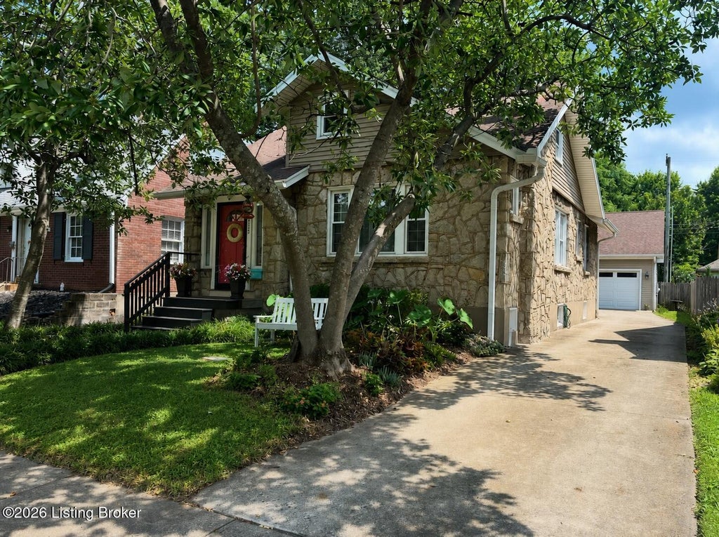 Photo of 419 Wendover Ave, Louisville, KY 40207 (MLS # 1723191)