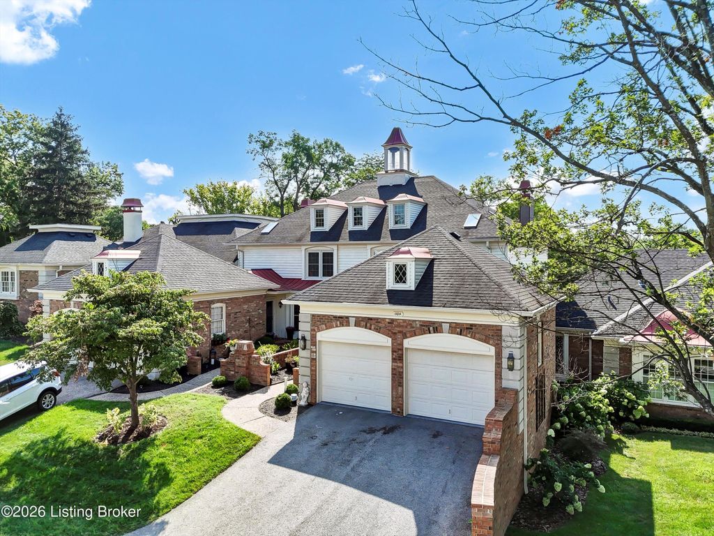 Photo of 1104 Chamberlain Hill Rd, Louisville, KY 40207 (MLS # 1712902)