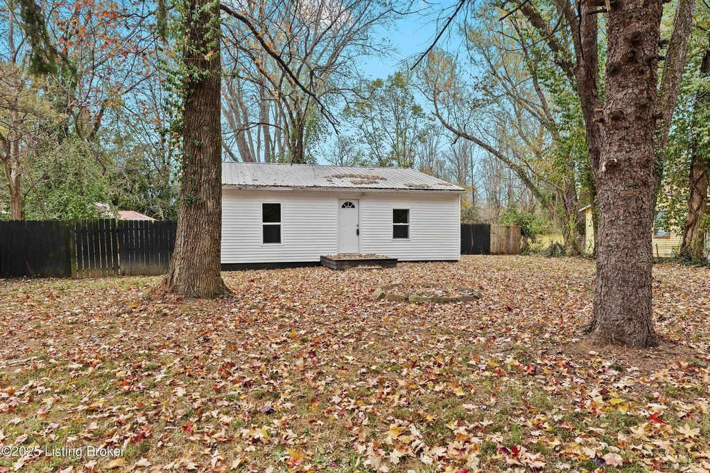 Photo of 7705 Fraziertown Rd, Pewee Valley, KY 40056 (MLS # 1703470)