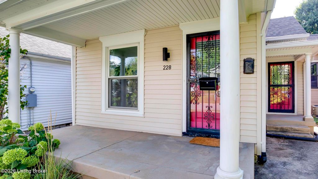 Photo of 228 Saunders Ave, Louisville, KY 40206 (MLS # 1723597)
