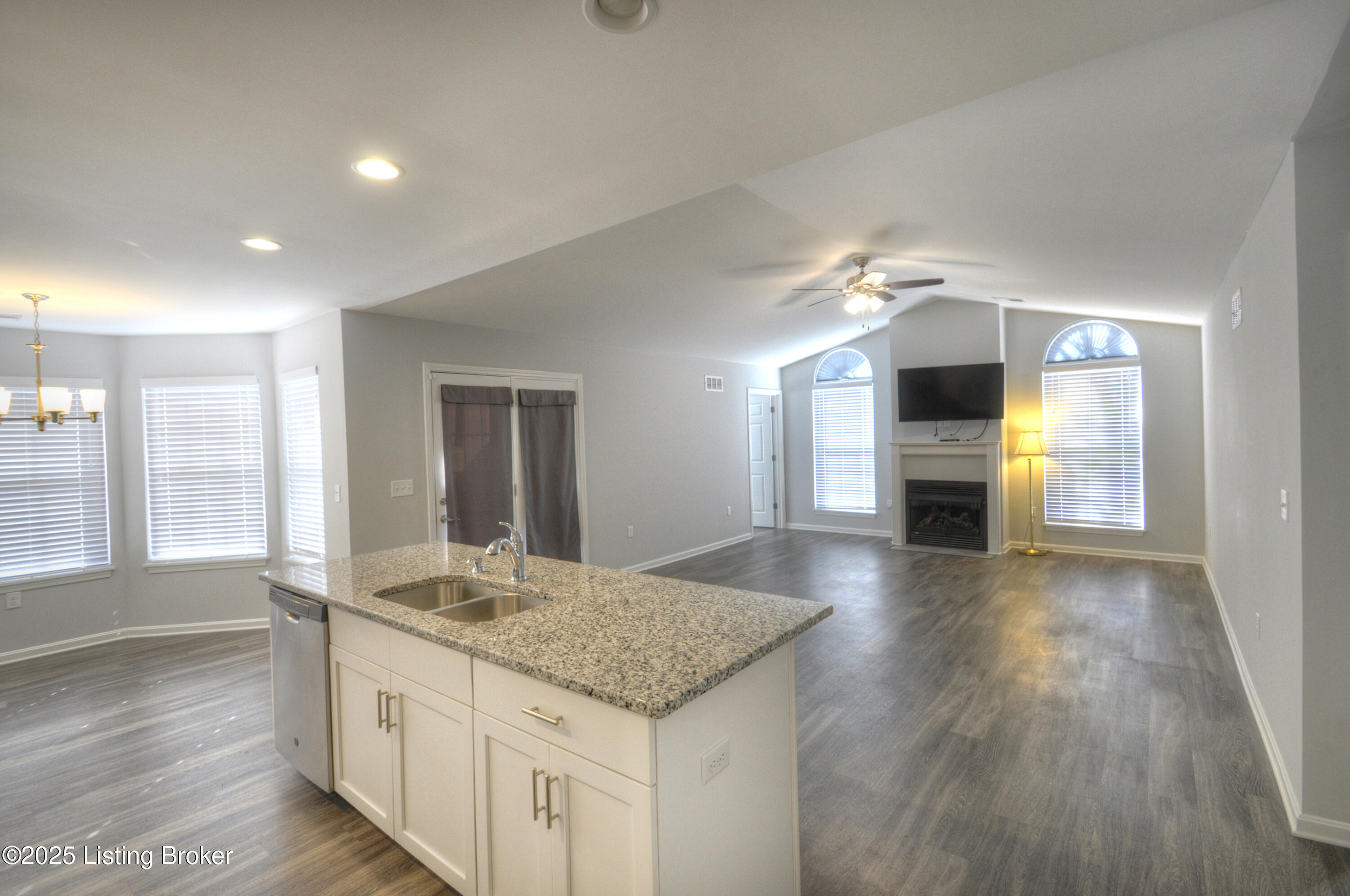 10206 Valkyrie Ct, Louisville, Kentucky image 2
