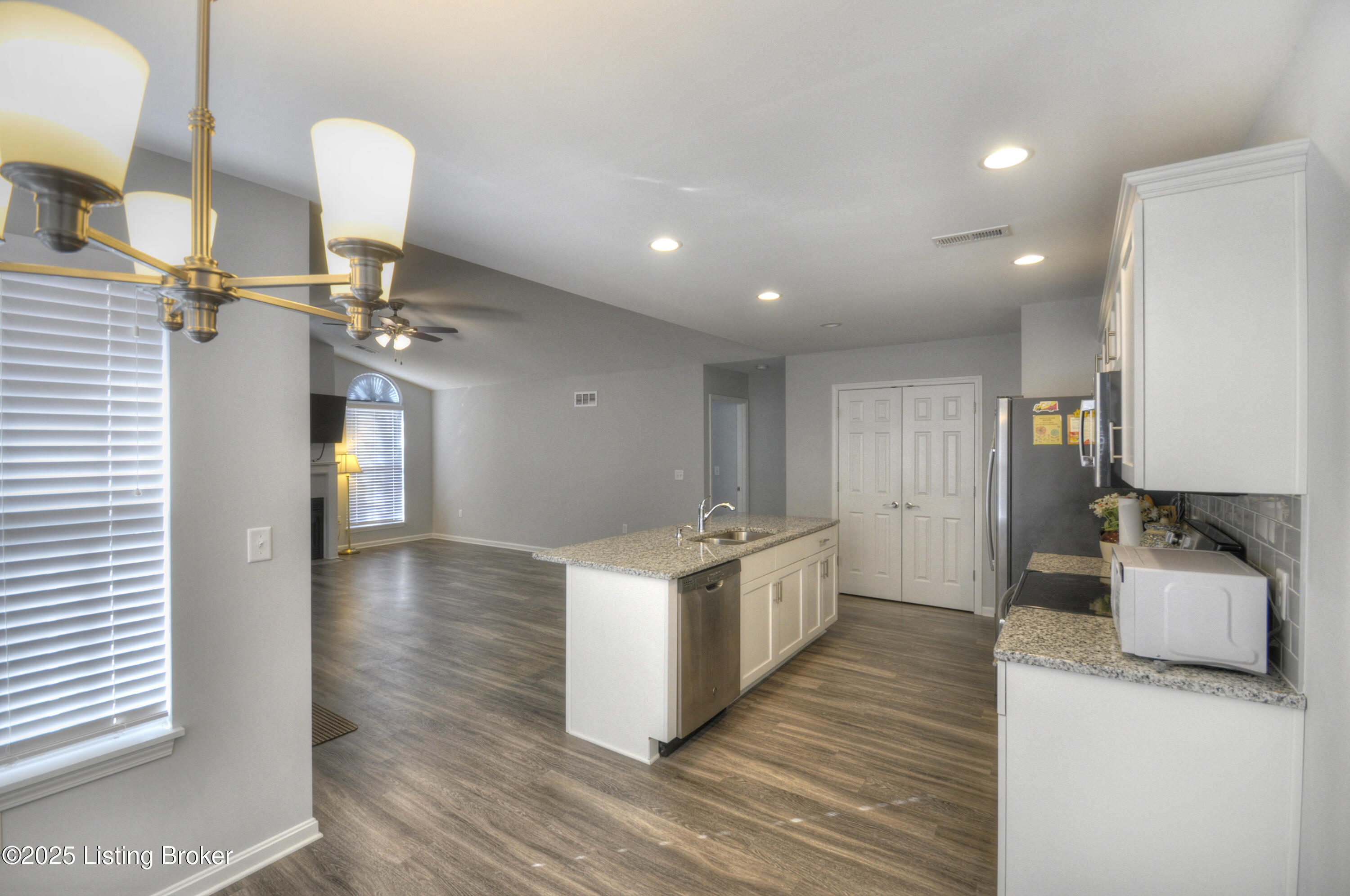 10206 Valkyrie Ct, Louisville, Kentucky image 3