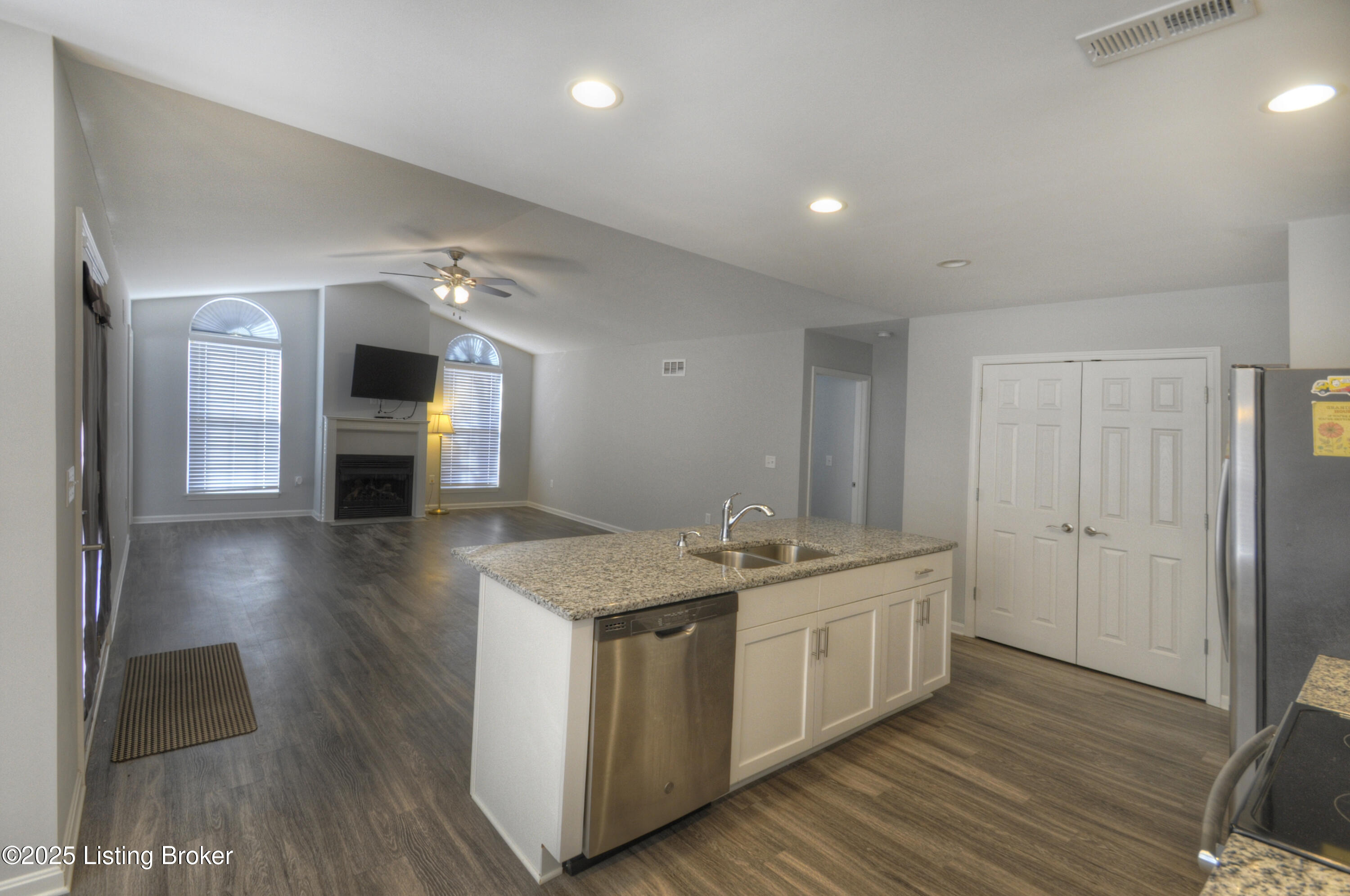 10206 Valkyrie Ct, Louisville, Kentucky image 5