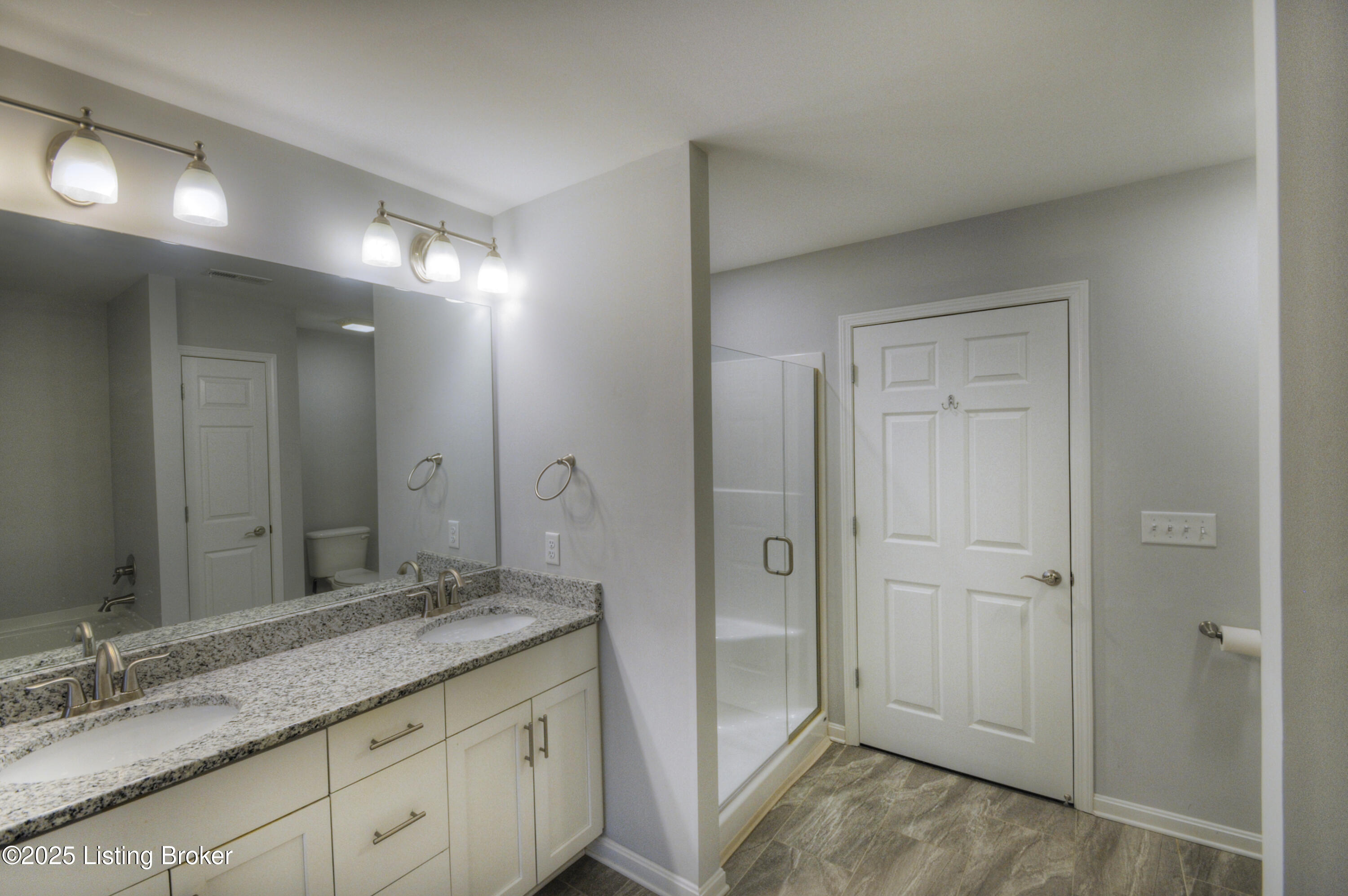 10206 Valkyrie Ct, Louisville, Kentucky image 13