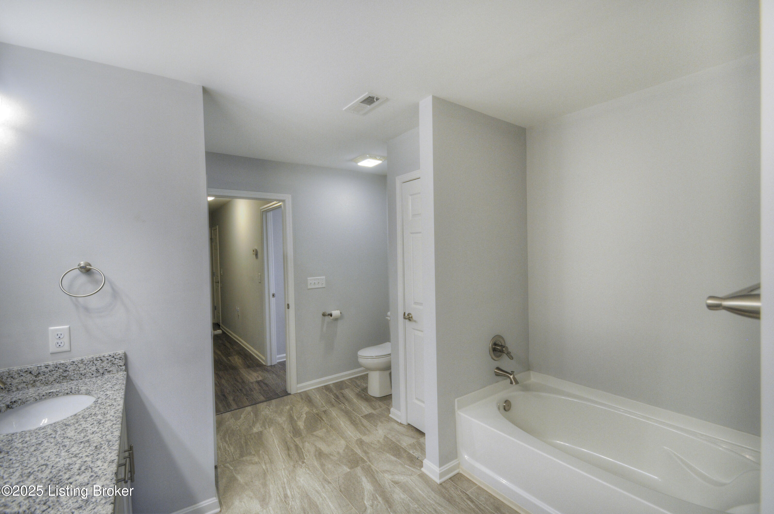 10206 Valkyrie Ct, Louisville, Kentucky image 14