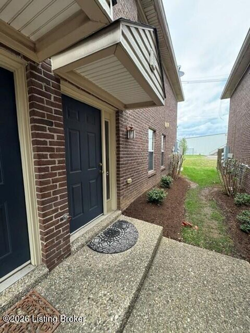 Photo of 8400 Grand Trevi Dr, Louisville, KY 40228 (MLS # 1713540)