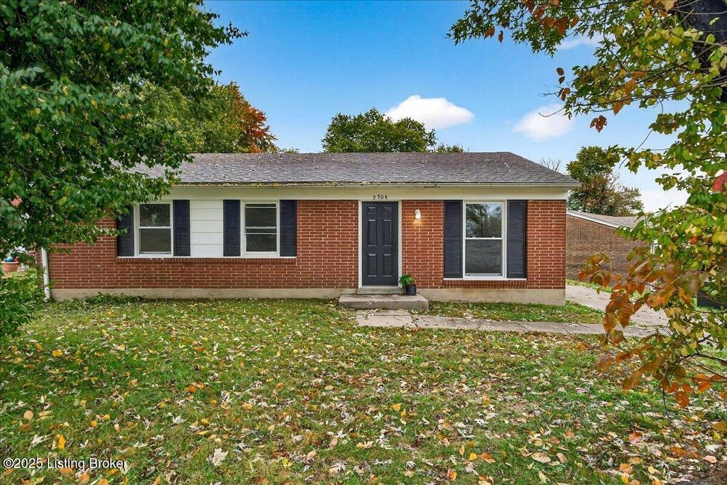 Photo of 5704 Toebbe Ln, Louisville, KY 40229 (MLS # 1705025)