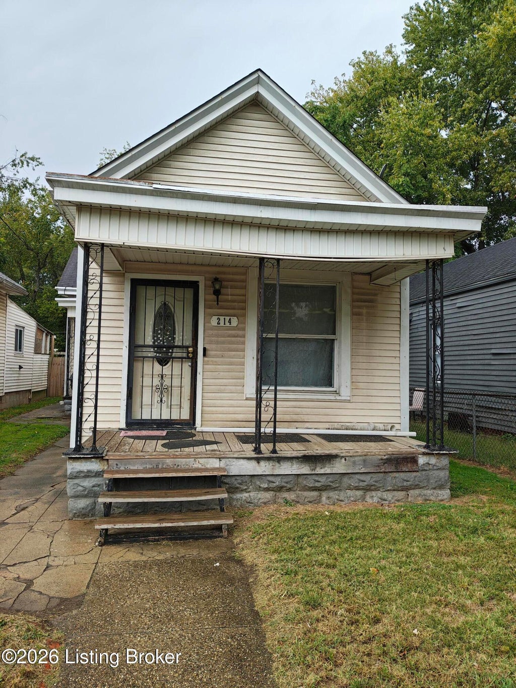 Photo of 214 N 34th St, Louisville, KY 40212 (MLS # 1732149)