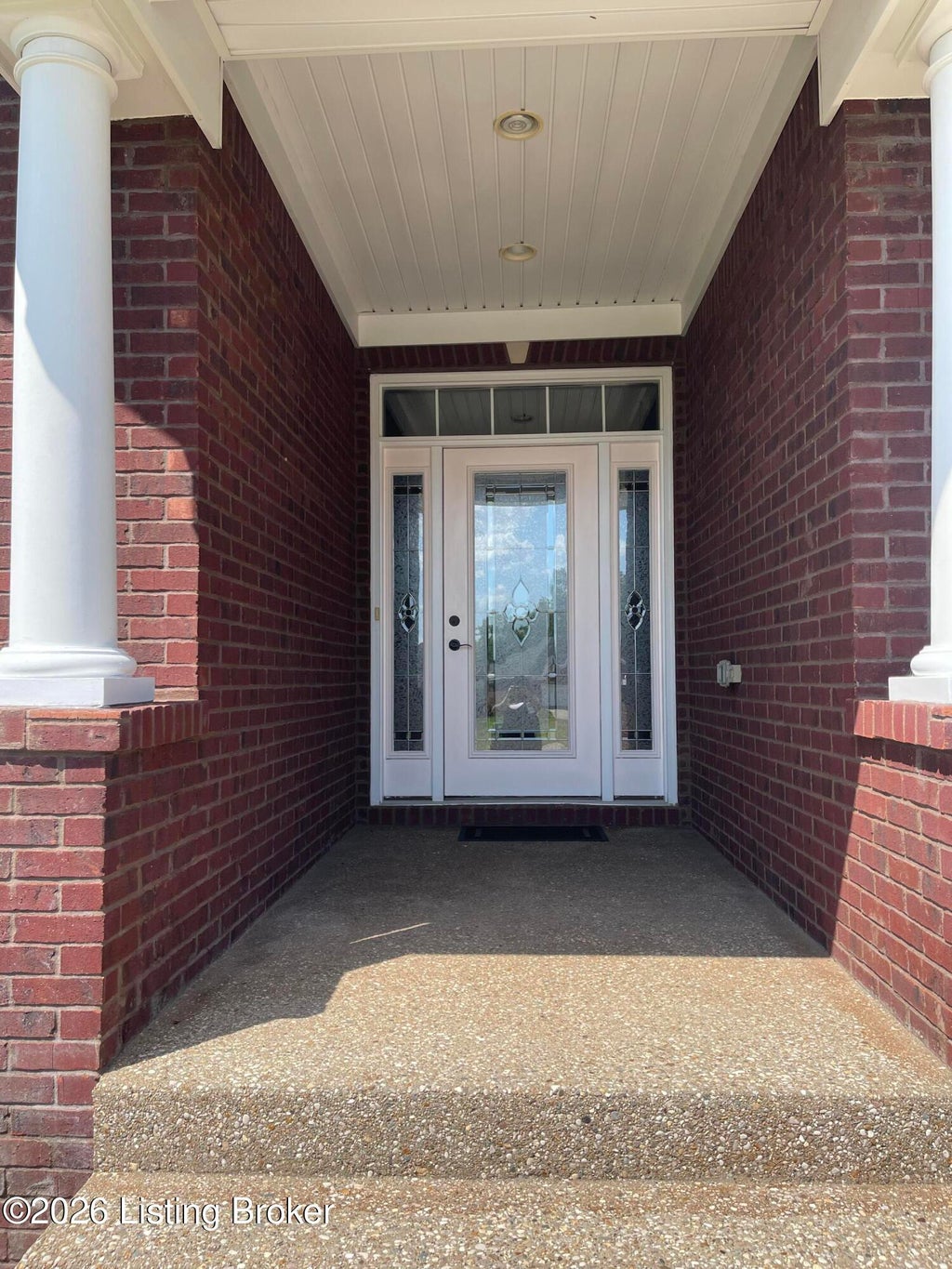 Photo of 8106 Cedar Garden Cir, Louisville, KY 40291 (MLS # 1729813)