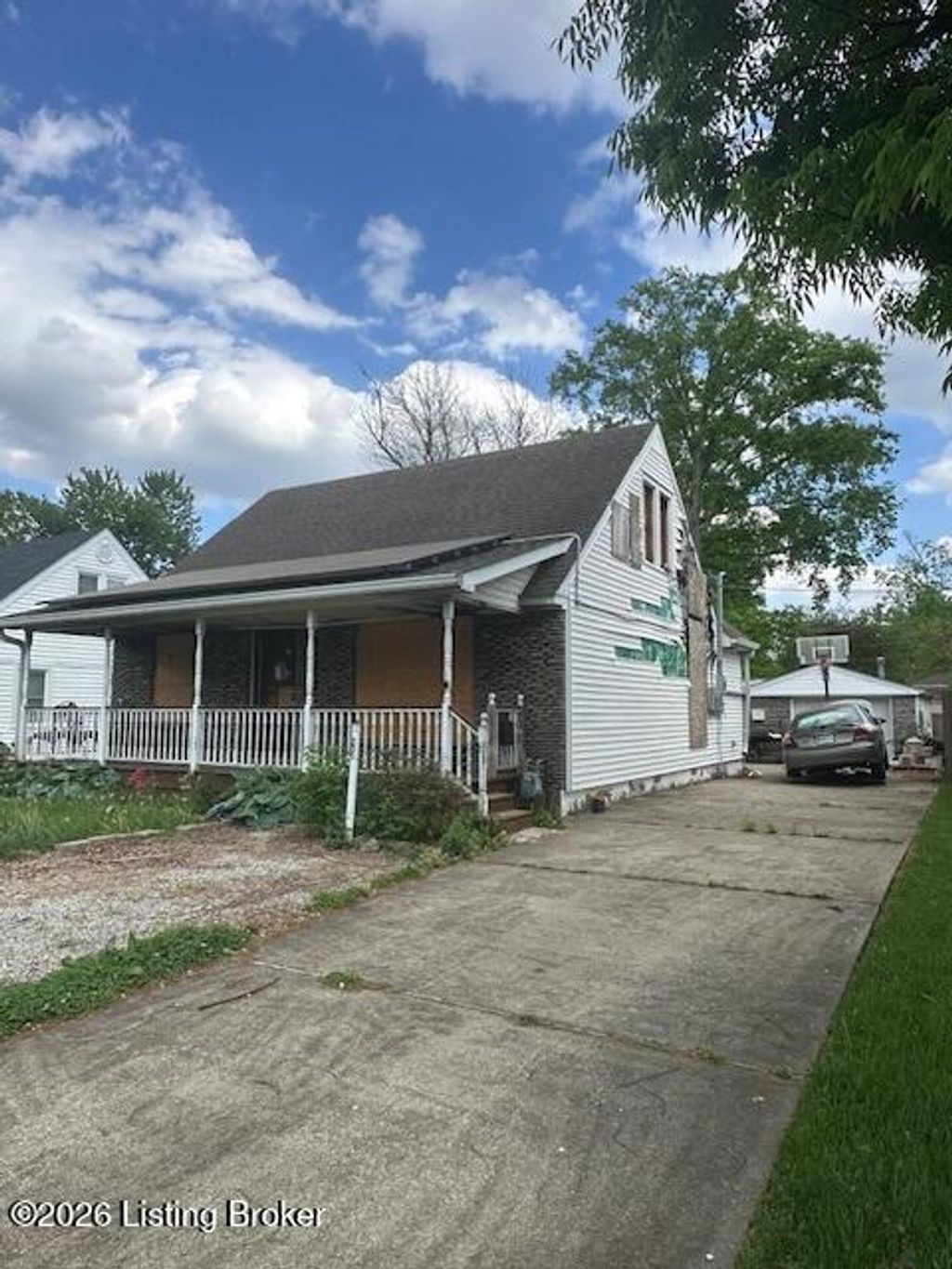 Photo of 205 Kenoak Dr, Louisville, KY 40214 (MLS # 1716169)