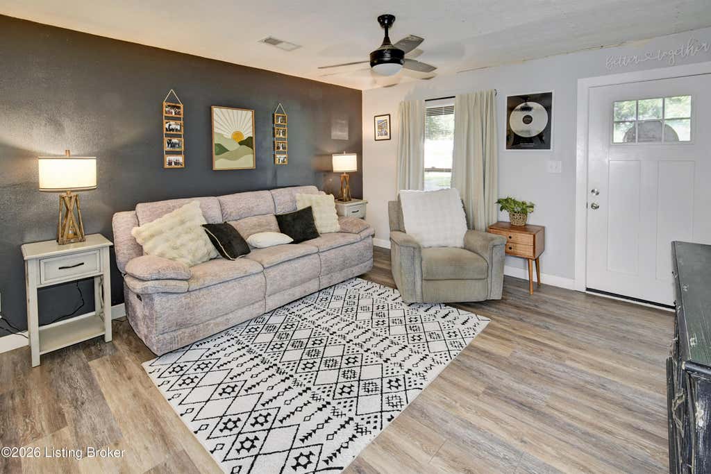 Photo of 5405 Thunder Ct, Louisville, KY 40272 (MLS # 1723140)
