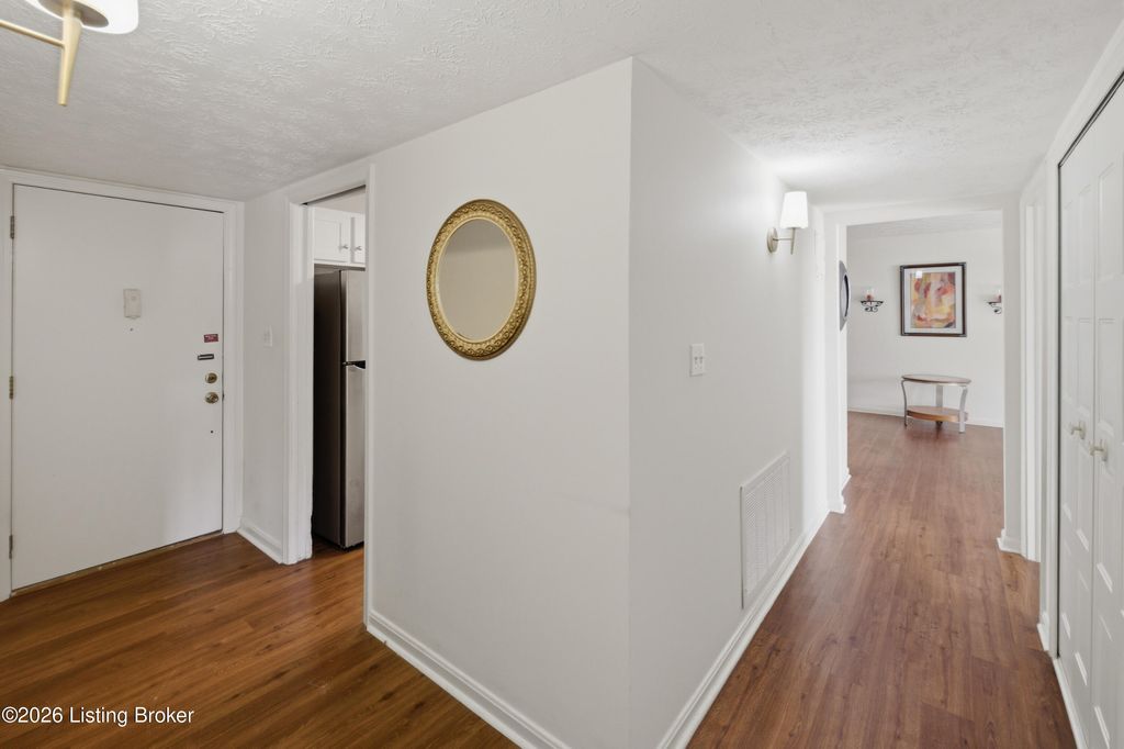 Photo of 304 El Conquistador Pl, Louisville, KY 40220 (MLS # 1712269)