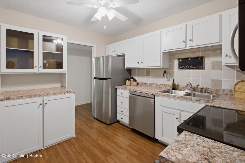 Photo of 304 El Conquistador Pl, Louisville, KY 40220 (MLS # 1712269)