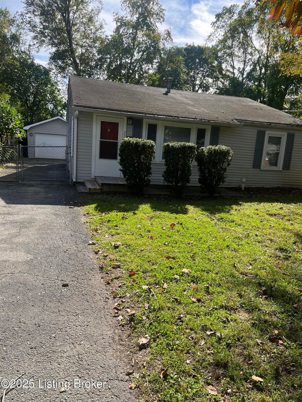 Photo of 2306 Franklin Ave, Louisville, KY 40216 (MLS # 1701379)