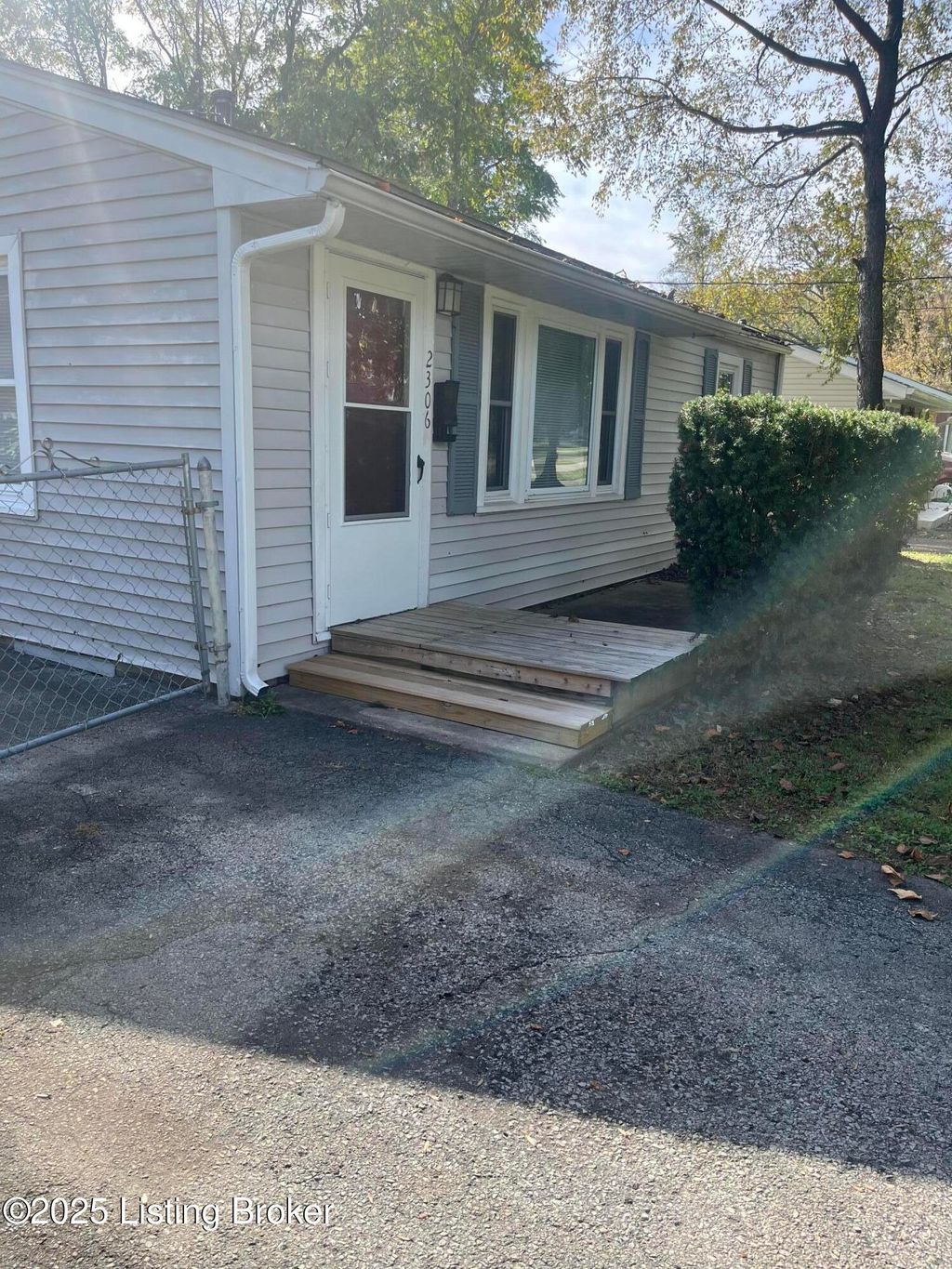 Photo of 2306 Franklin Ave, Louisville, KY 40216 (MLS # 1701379)