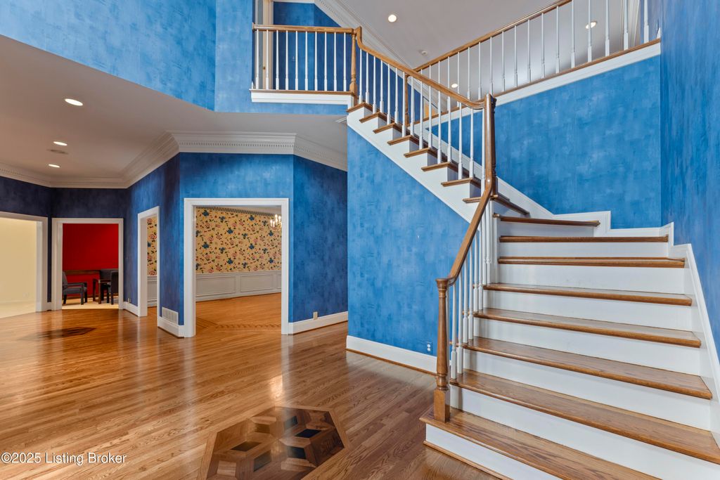 Photo of 8710 Oldbury Pl, Louisville, KY 40222 (MLS # 1714969)