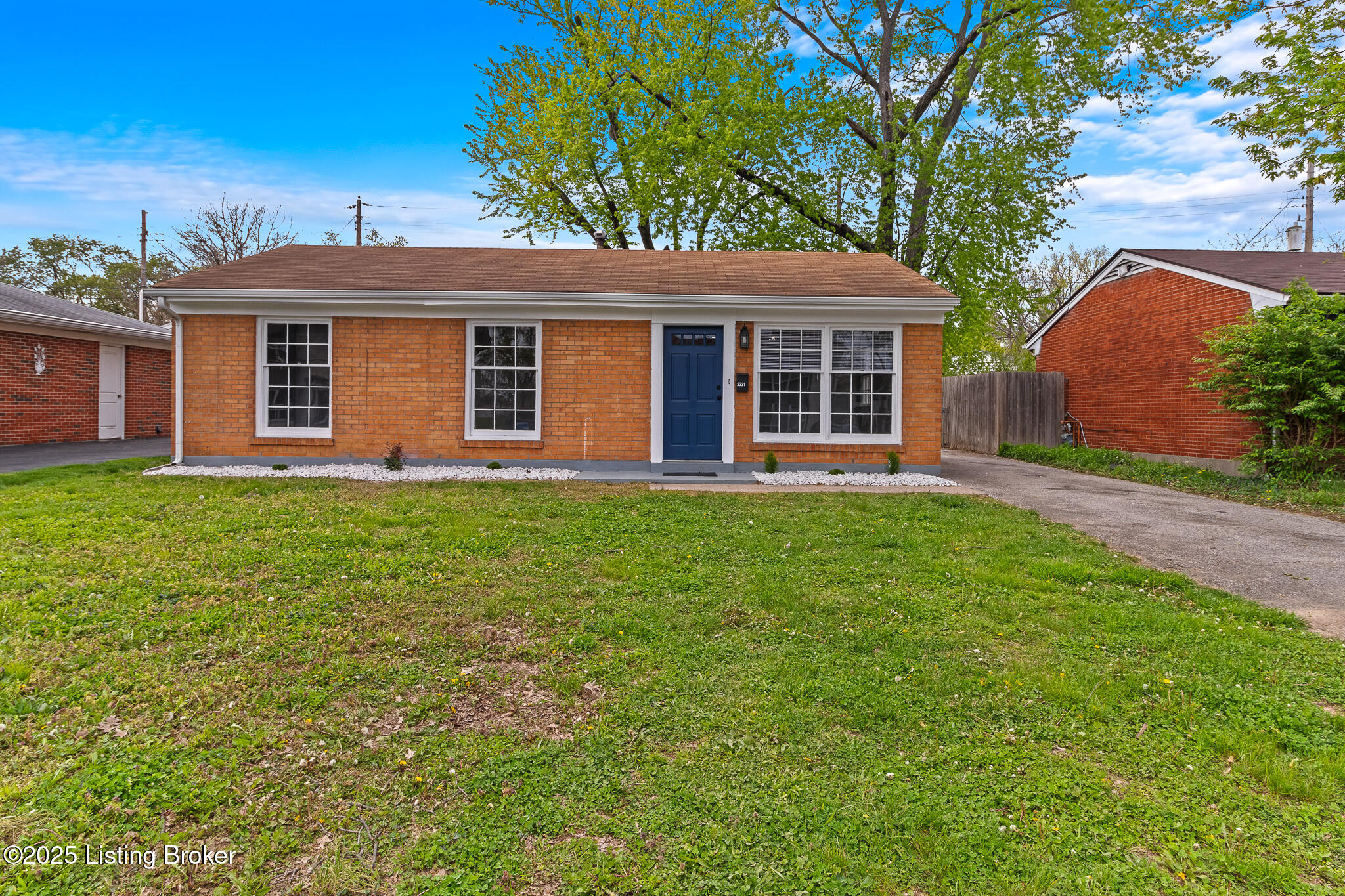 2231 Liverpool Ln, Louisville, Kentucky image 2